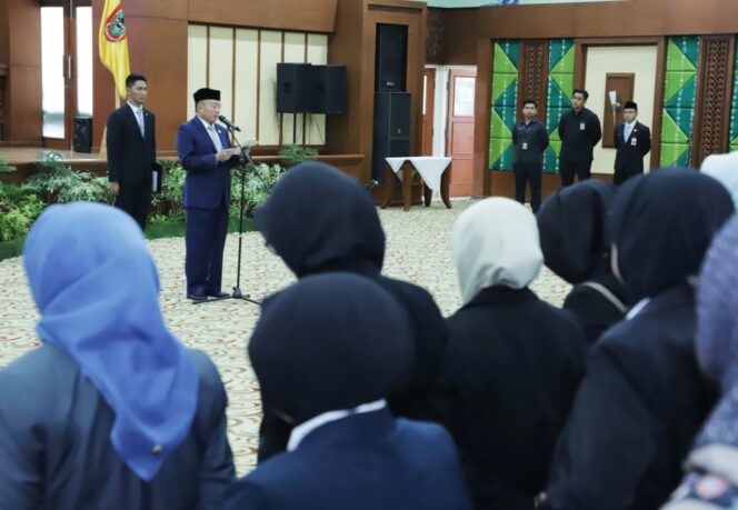 
 Gubernur Kalsel, H.Muhidin kukuhkan dan lantik 259 pejabat, (foto: Yusnadian Noor)