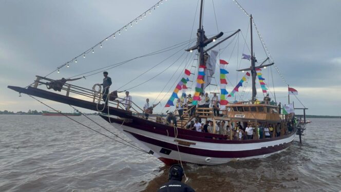 
 Wisata Kapal Pinisi Barito River Cruise Rilis, Segini Harga Tiketnya
