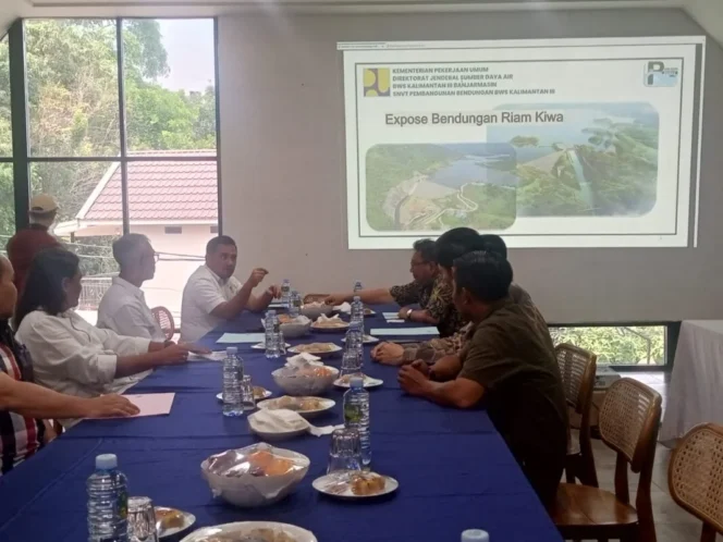 
 Suasana Rakor proyek pembangunan Bendungan Riam Kiwa di Banjarbaru. (Foto: HK)