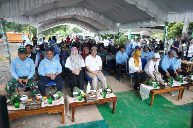 
 Pemprov Kalsel Gelar Aksi Desa Bebas Sampah dalam Rangka HPSN 2025 di Desa Indrasari, Kab. Banjar