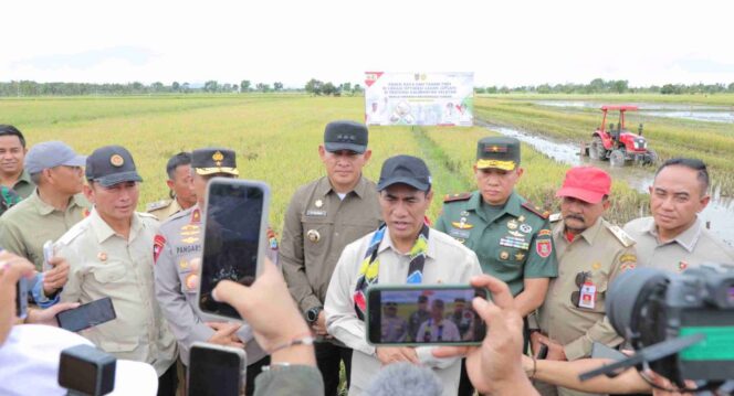
 Mentan Amran Copot Pimpinan Wilayah Bulog Kalsel