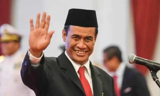 
 Amran Sulaiman saat dilantik jadi Menteri Pertanian 
