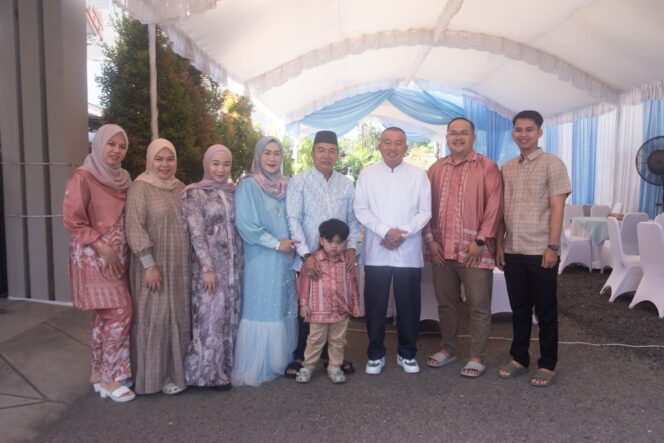 
 Silaturahmi Idul Adha 1446 Pj. Sekdaprov Kalsel Bersama Gubernur dan Jajaran Pejabat Pemprov Kalsel