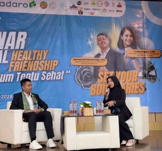 
 Mahasiswa Ilmu Komunikasi UNISKA MAB Gelar Seminar Nasional “Set Your Boundaries:  Dekat Belum Tentu Sehat”
