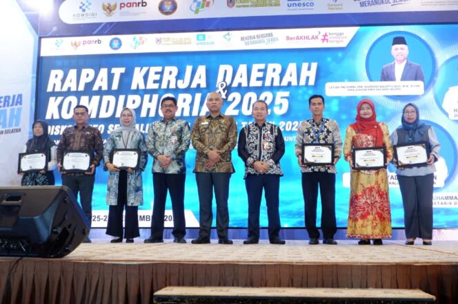 
 Rakerda dan Komdiphoria 2025: Dorong Transformasi Digital yang Nyata untuk Masyarakat