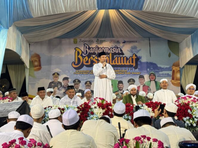 
 Wagub Kalsel Hasnuryadi Sulaiman Berbaur Jamaah Hadiri Banjarmasin Bershalawat Bersama Habib Syech bin Abdul Qodir Assegaf