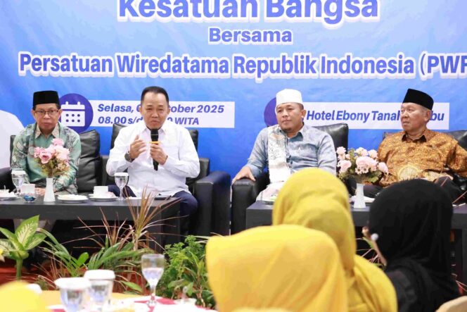 
 SERAP ASPIRASI - H. Sudian Noor diskusi bersama keluarga besar Persatuan Wredatama Republik Indonesia (PWRI) di Hotel Ebony Batulicin, Senin (7/10/2025). Foto: Istimewa