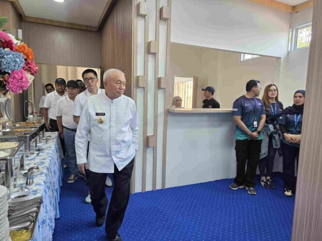 
 Gubernur H. Muhidin Minta Penyedia MBG Perketat Kebersihan Usai Kasus Keracunan di Martapura
