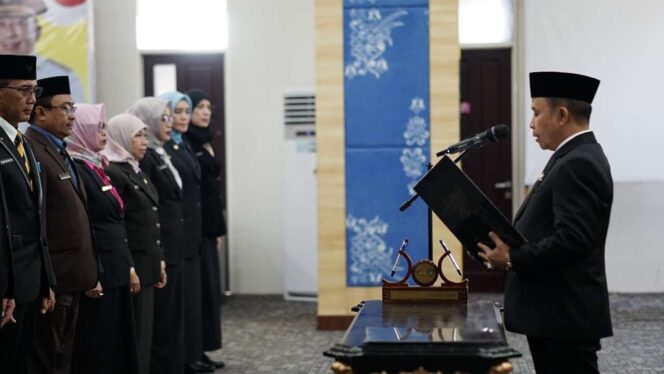 
 Pemerintah Kabupaten Tapin menggelar pelantikan dan pengambilan sumpah janji jabatan Pejabat Tinggi Pratama di lingkungan Pemkab Tapin