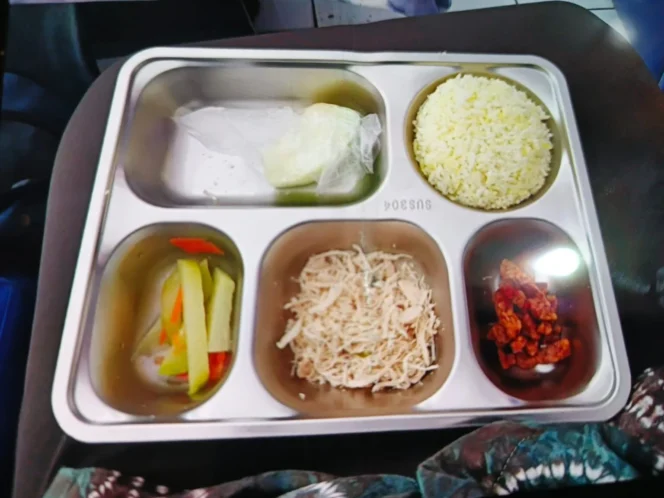 
 MENU - Menu MBG yang diduga menjadi penyebab keracunan puluhan siswa di Martapura. Foto: Istimewa