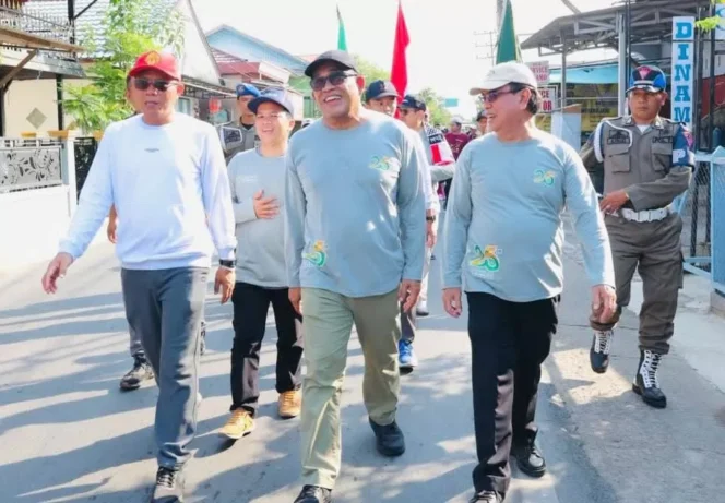 
 Meriah, Bupati Sahrujani Ikut Jalan Santai Harlah ke-25 STIQ Amuntai