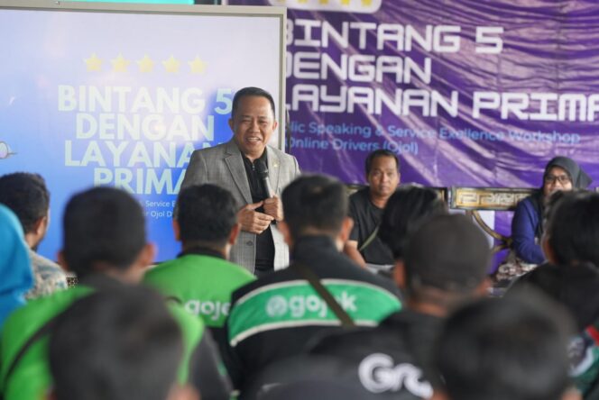 
 H. Sudian Noor Gagas Pelatihan Public Speaking Bagi Para Pengemudi Ojol di Tanah Bumbu