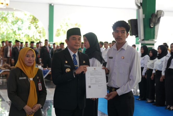 
 Bupati Andi Rudi Latif Kukuhkan Ratusan PPPK Tanah Bumbu: “Mari Layani dengan Hati”