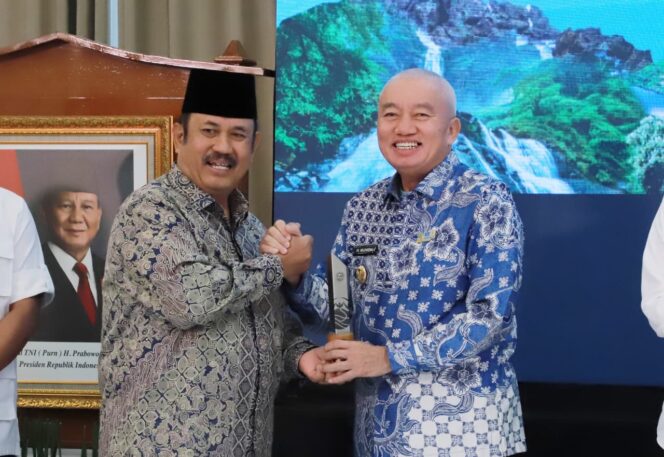 
 Keberhasilan Geopark Meratus menjadi UGGp, Gubernur Kalsel H. Muhidin Terima Penghargaan Menteri PPN/ Bappenas RI