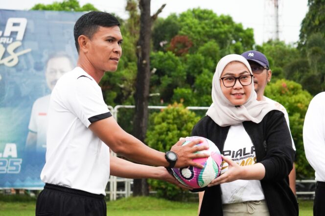 
 Kick Off! Turnamen Sepak Bola U-40 se-Kota Banjarbaru