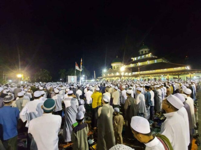 
 Haul ke-6 Guru Zuhdi Berlangsung Khidmat, Sekitar 1,2 Juta Jemaah Hadir