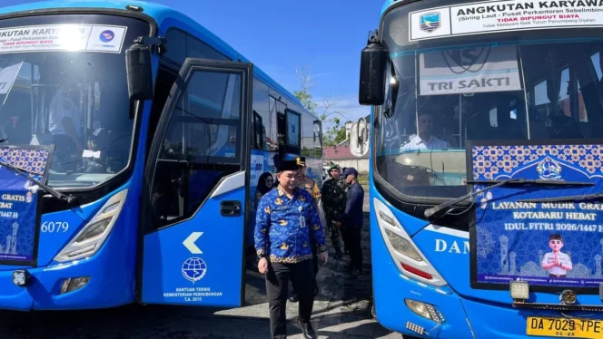 
 Sekda Kotabaru Lepas Armada Mudik Gratis Tujuan Banjarmasin, Banjarbaru, dan Pelaihari