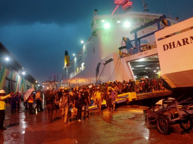 
 Arus Mudik Laut di Pelabuhan Trisakti Banjarmasin Capai 1.200 Orang per Hari