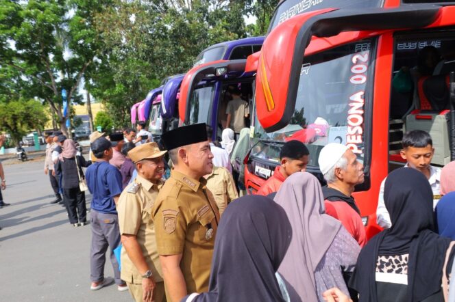 
 Bupati Tanahlaut Lepas 123 Pemudik Program Mudik Gratis