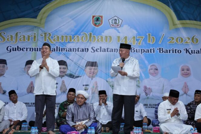
 Gubernur Muhidin Hadiri Safari Ramadan di Batola, Bagikan Sembako untuk Ribuan Warga