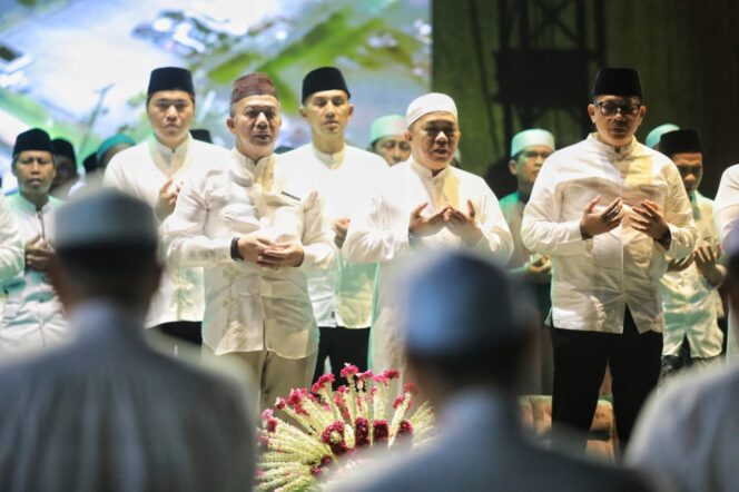 
 Sekdaprov Kalsel Hadiri Tabligh Akbar dan Haul ke-6 Almarhum H. Andi Arsyad Petta Tahang di Tanah Bunbu