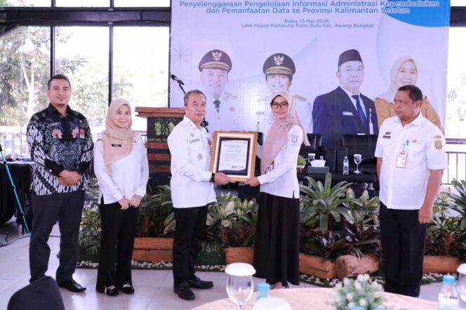 
 Pemprov Kalsel Dorong Peningkatan Kualitas Pengelolaan Administrasi Kependudukan