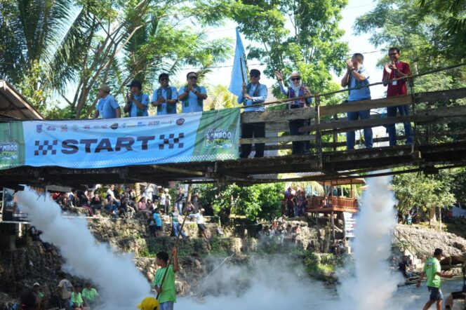 
 Gubernur H. Muhidin Buka Festival Bamboo Rafting 2026 di HSS