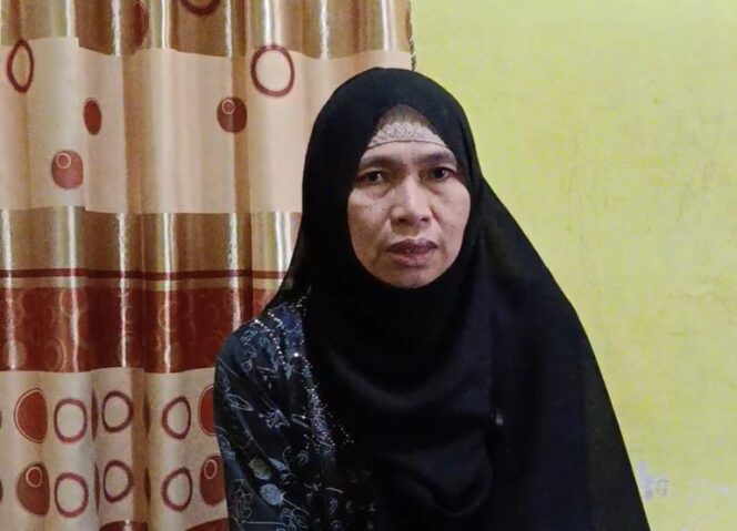 
 Hj. Fauziah Berangkatkan Puluhan Jemaah Umrah HST yang Sempat Gagal Berangkat