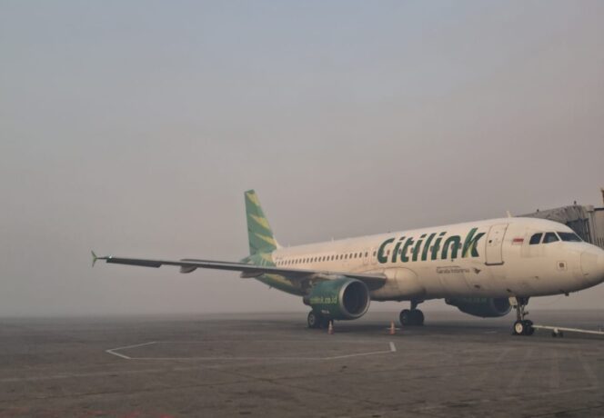 
 Kabut Asap Karhutla Kembali Kepung Bandara Syamsudin Noor, Penerbangan Delay 2 Jam