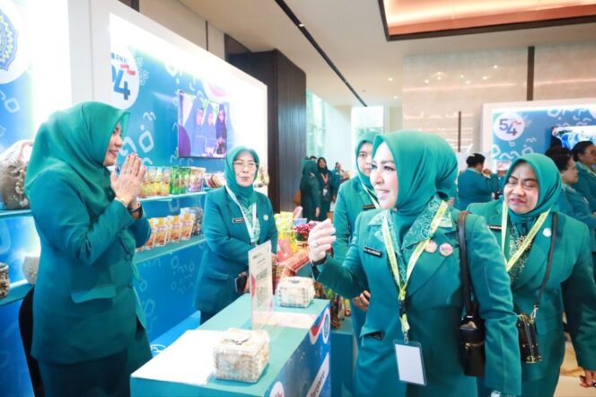 
 Hari Kesatuan Gerak (HKG) PKK ke-54; Hj. Fathul Jannah Muhidin Komitmen Program Jangkau ke Pelosok Masyarakat