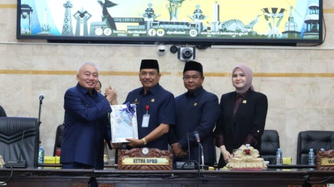 
 Gubernur H. Muhidin Sampaikan KUPA dan PPAS Perubahan APBD Provinsi Kalsel Tahun Anggaran 2026