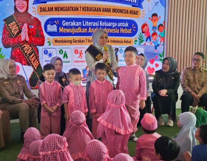 
 Keceriaan Anak-Anak PAUD Bersama Hj Fathul Jannah Muhidin di Perpustakaan