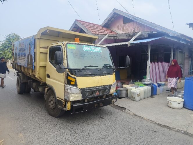 
 BKW Peduli Salurkan Air Bersih, 5.000 KK di Kotabaru Utara Terdampak Kekeringan Terbantu