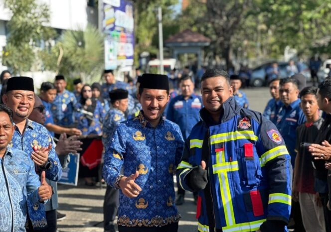 
 Dukung Penanganan Karhutla, Pemkab Banjar Salurkan 350 APD dan Bantuan BBM Rp50 Juta untuk Buser 690