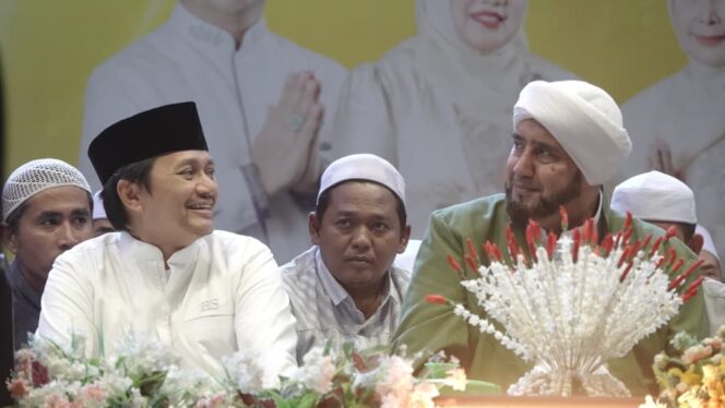 
 Salam Babaris Bersholawat Bersama Habib Syekh; Wagub Kalsel Hasnuryadi Mengajak Jamaah Doakan Korban Kapal Tenggelam Virgo Transport 8
