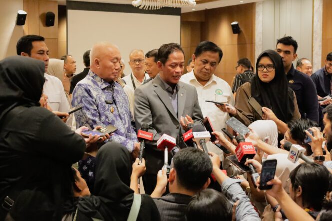 
 Gubernur H. Muhidin Ikuti Rakor Monitoring Penanggulangan Karhutla bersama Kemenko Pangan RI